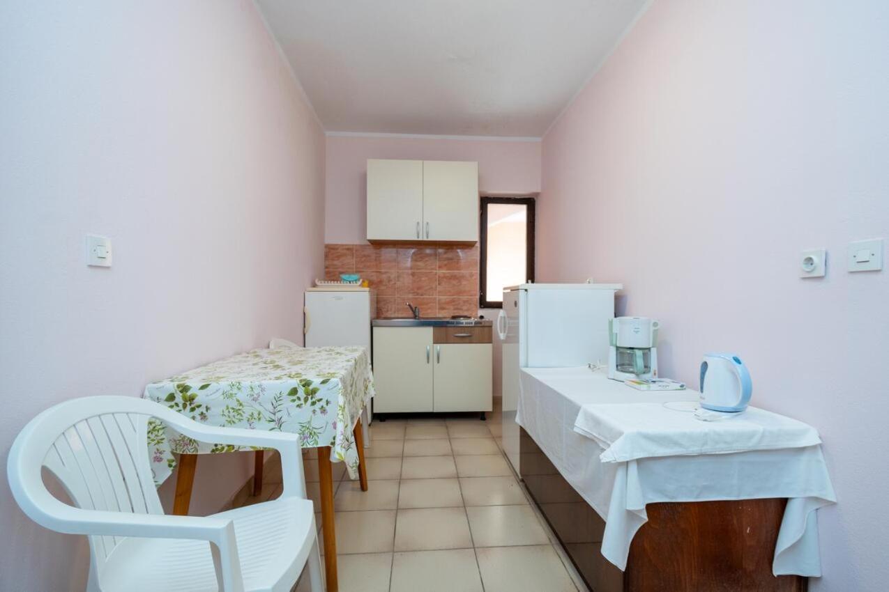 Apartments And Rooms With Parking Space Zubovici, Pag - 16063 Экстерьер фото