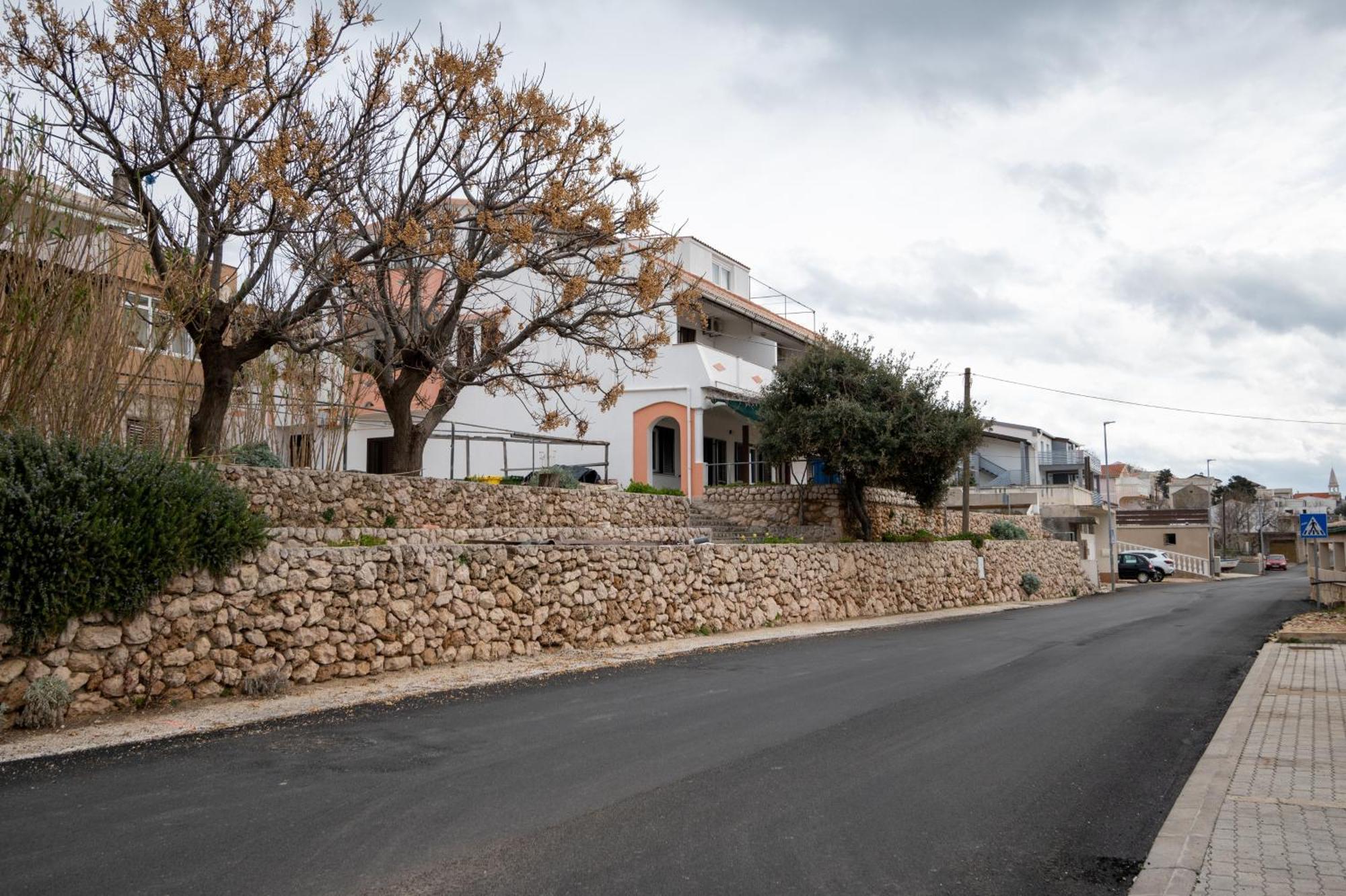 Apartments And Rooms With Parking Space Zubovici, Pag - 16063 Экстерьер фото